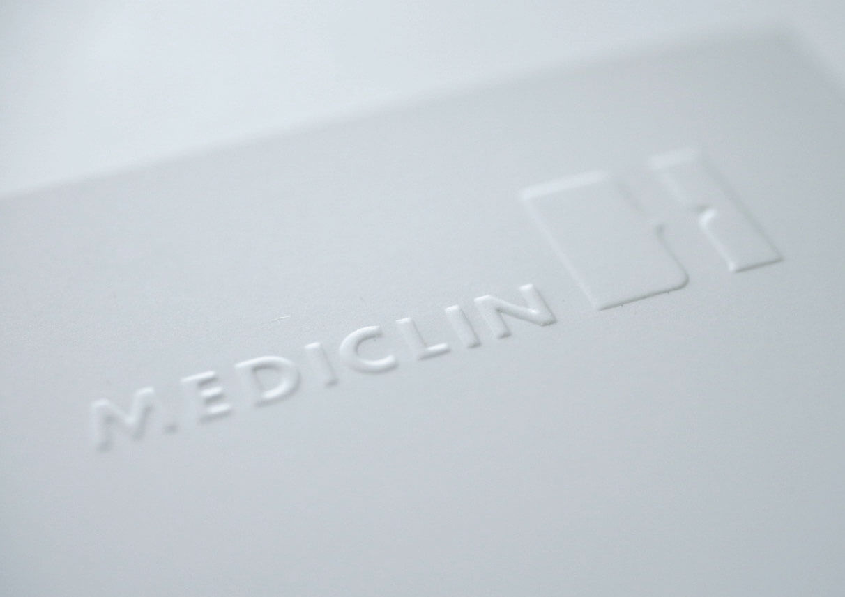 geprägtes MediClin-Logo